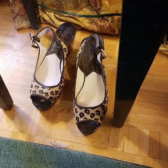 ADORABLE MICHAEL KORS 10 M SHOES!!! - Picture 2 of 3